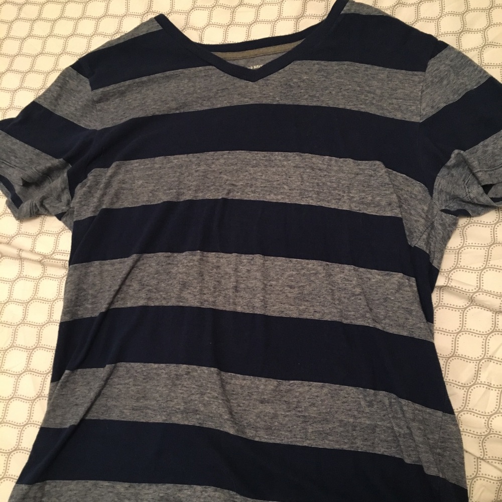 Old navy men’s t-shirt